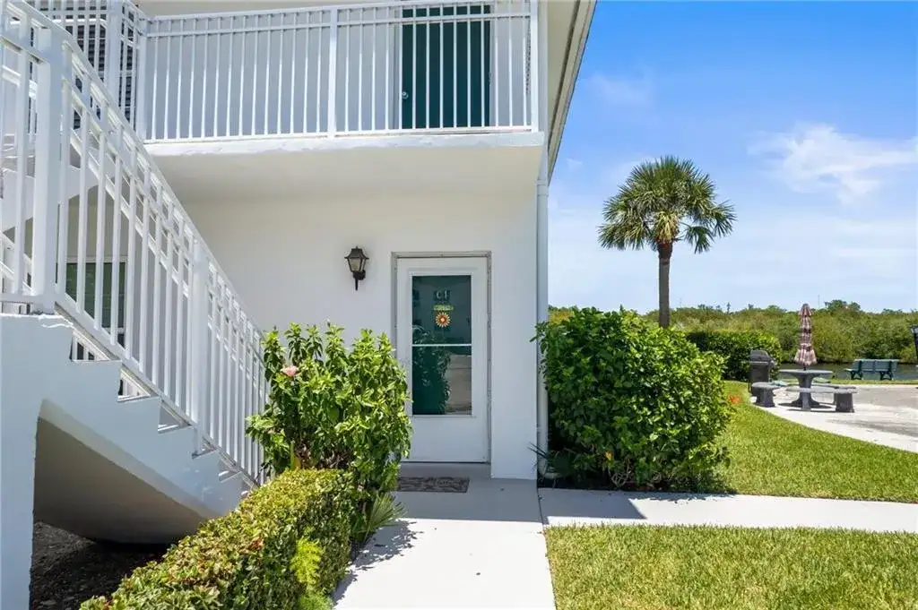 2800 Indian River Boulevard # 1, Vero Beach FL 32960 photo 2