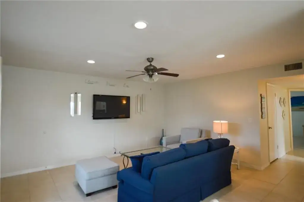 2800 Indian River Boulevard # 1, Vero Beach FL 32960 photo 3