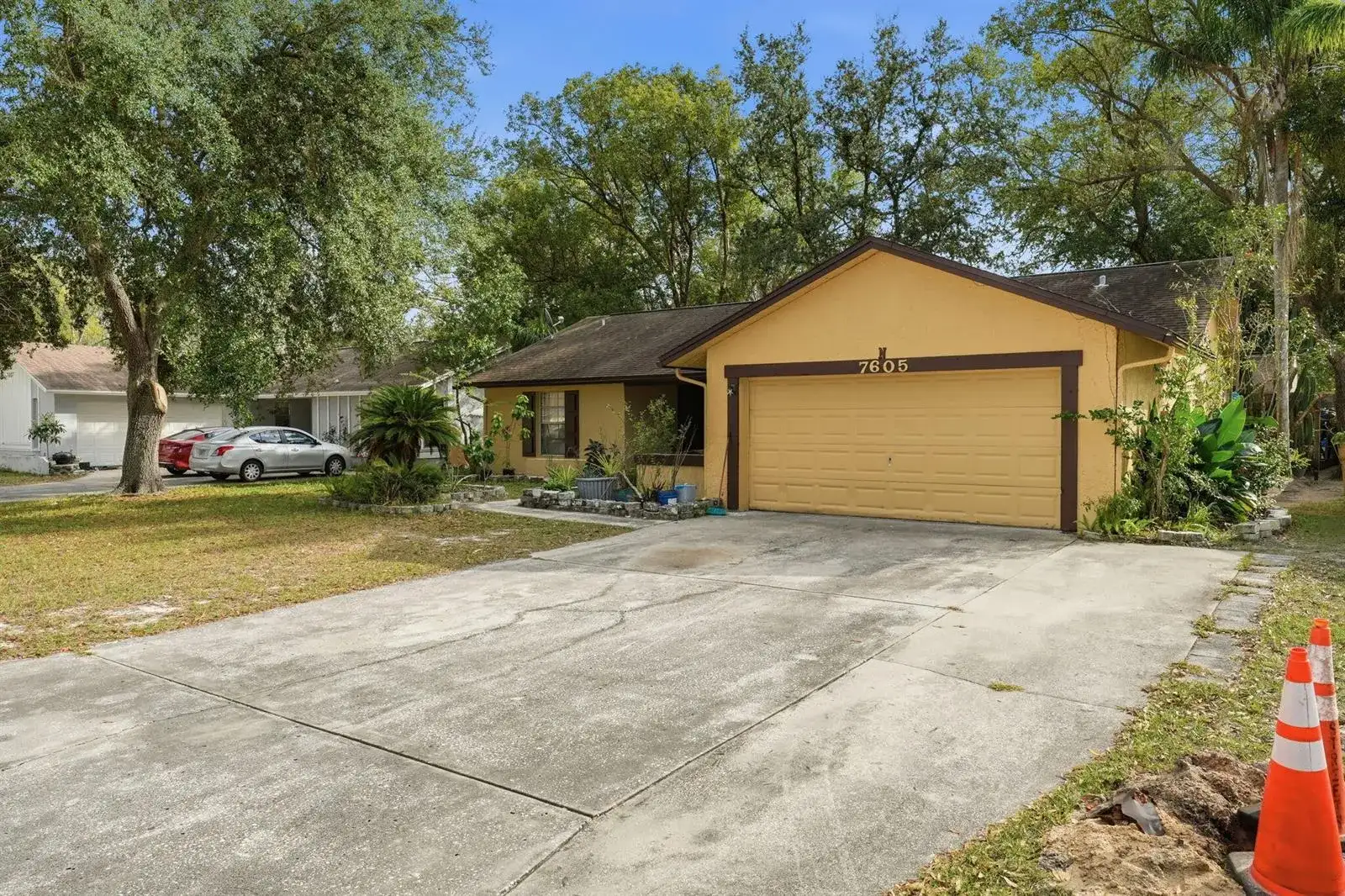 7605 N Sanibel Circle, Tampa FL 33637 photo 2