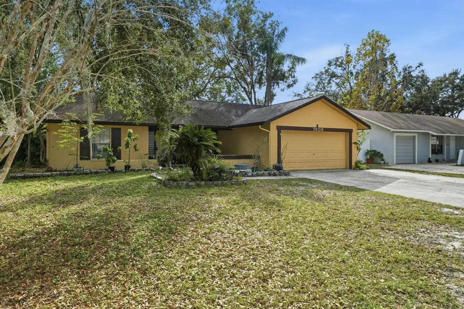7605 N Sanibel Circle, Tampa FL 33637 photo 3