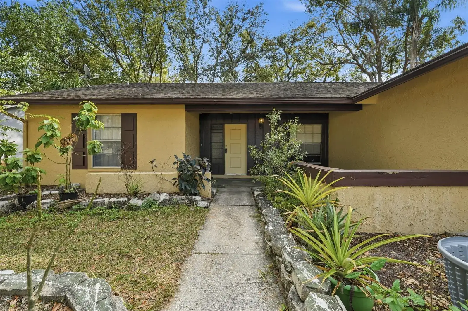 7605 N Sanibel Circle, Tampa FL 33637 photo 4