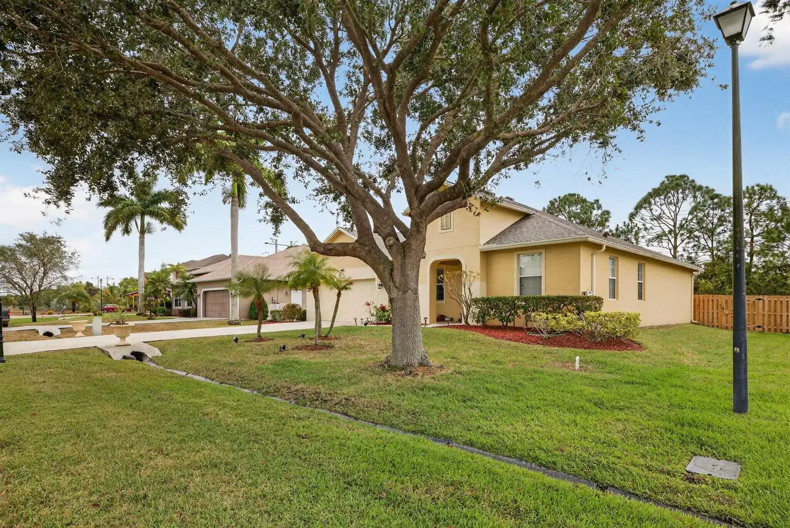 5806 NW Breezy Brook Court, Port St. Lucie FL 34986 photo 3
