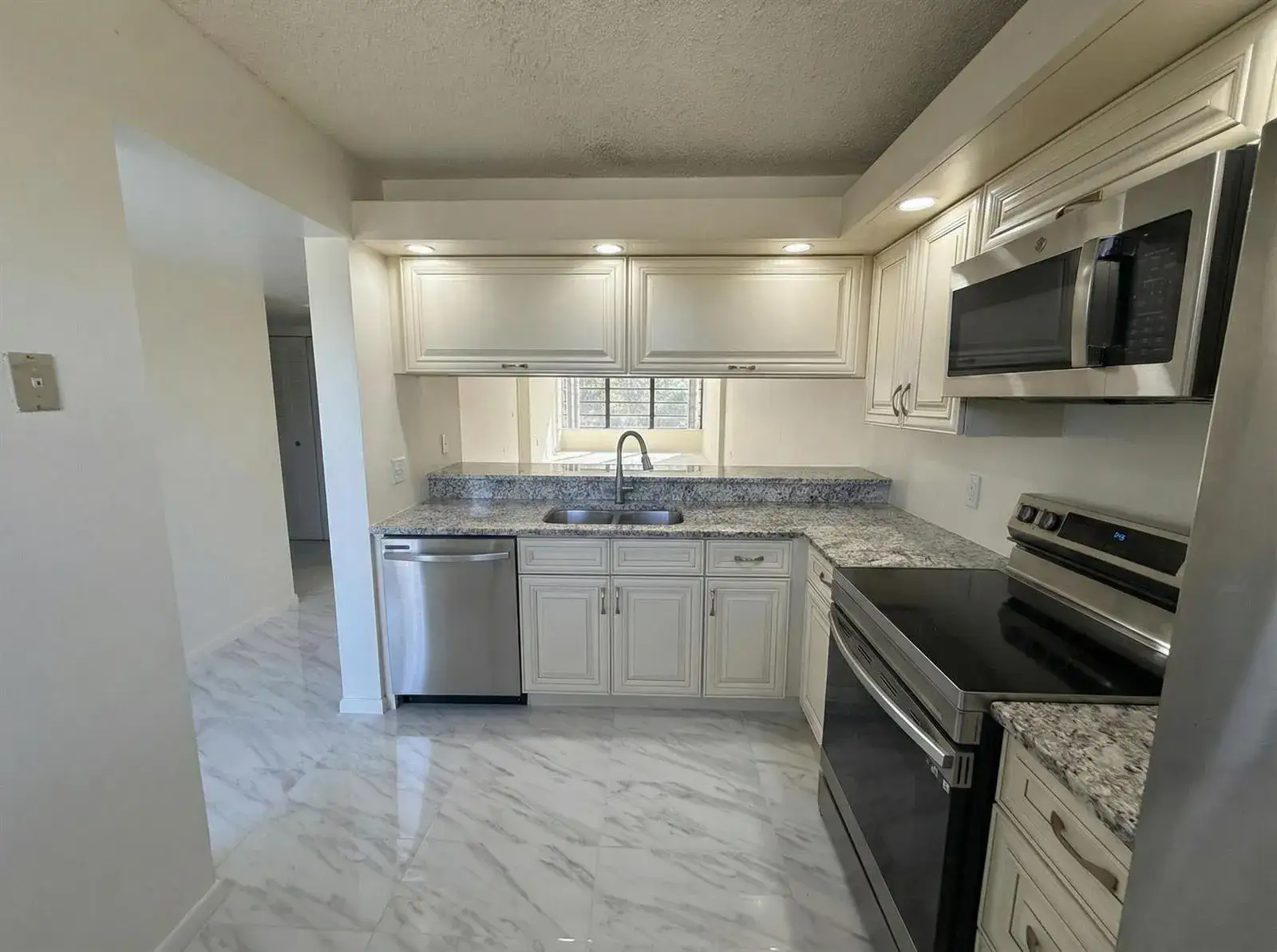 3826 Whitehall Drive # 305, West Palm Beach FL 33401