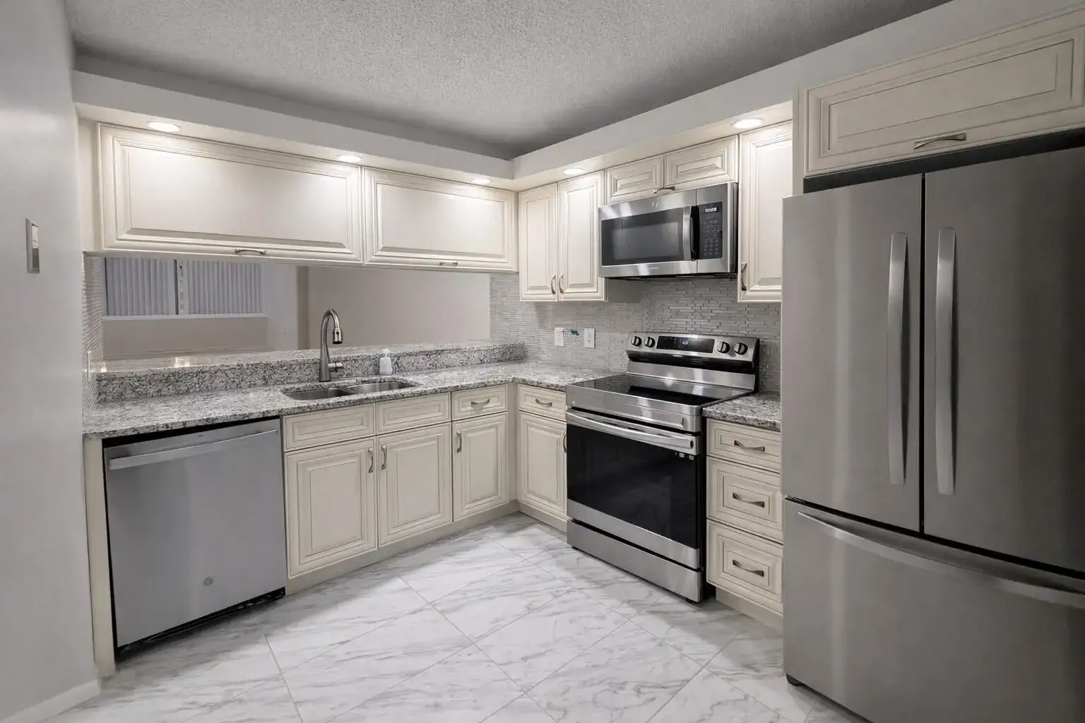 3826 Whitehall Drive # 305, West Palm Beach FL 33401 photo 2