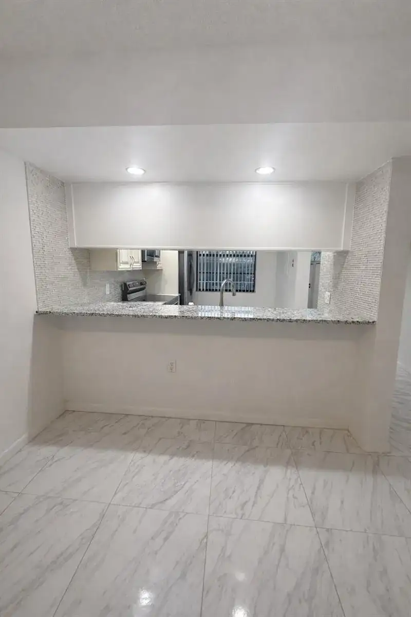 3826 Whitehall Drive # 305, West Palm Beach FL 33401 photo 3