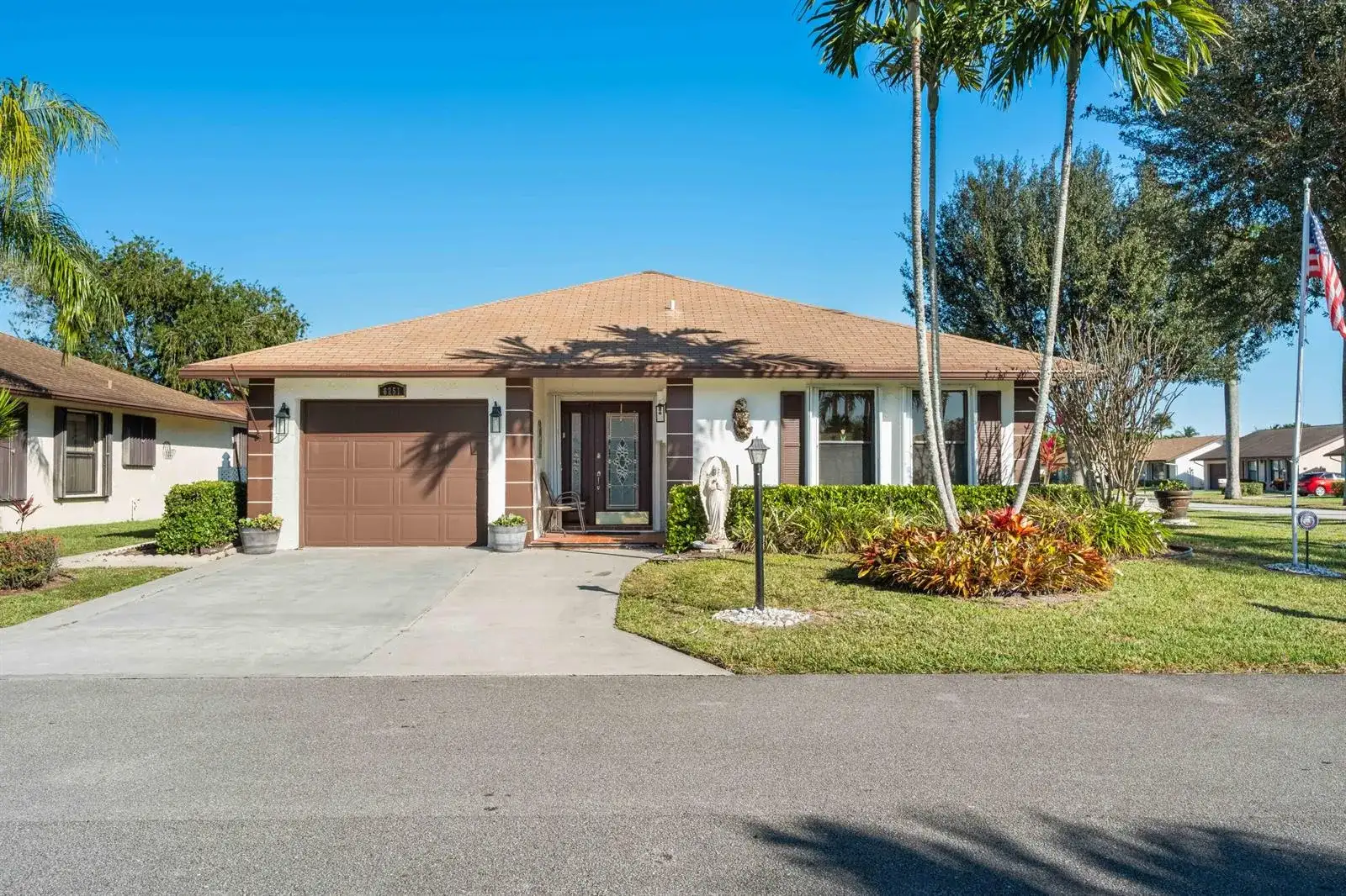 6251 Blue Baneberry Lane, FL 33463 photo 2