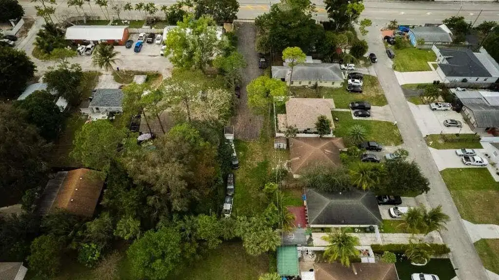 3630 S Haverhill Road, FL 33463 photo 4