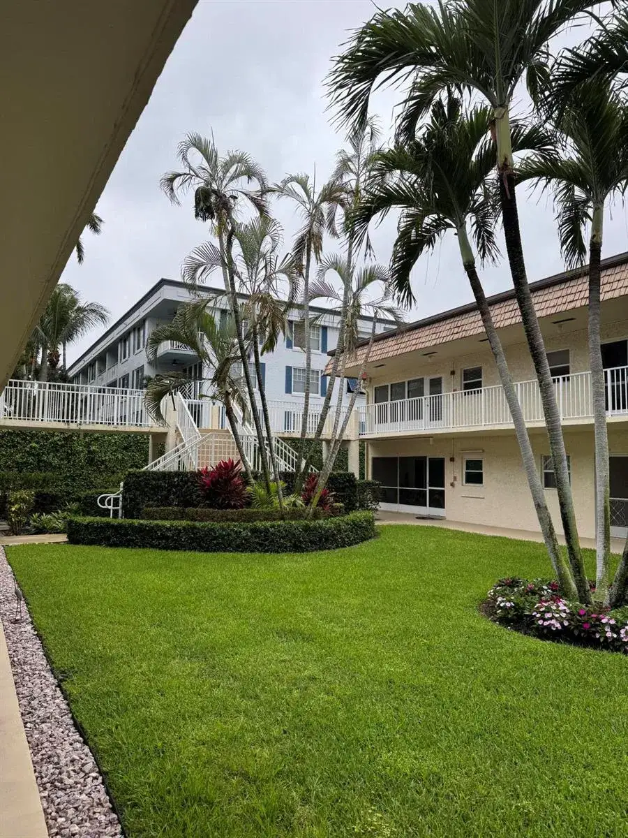 632 Snug Harbor Drive # D6, Boynton Beach FL 33435