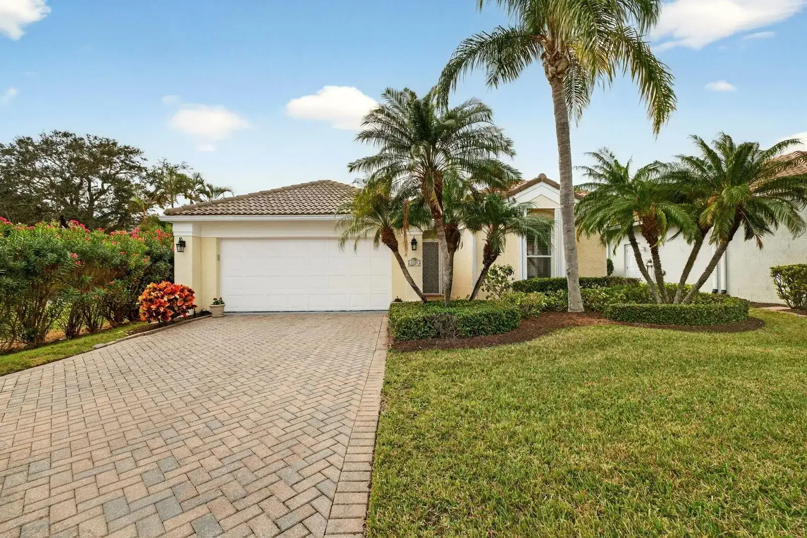 3305 Caracal Drive, Fort Pierce FL 34949 photo 2