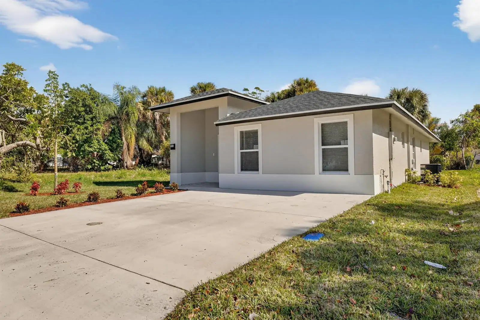 706 Dundas Court, Fort Pierce FL 34950 photo 2