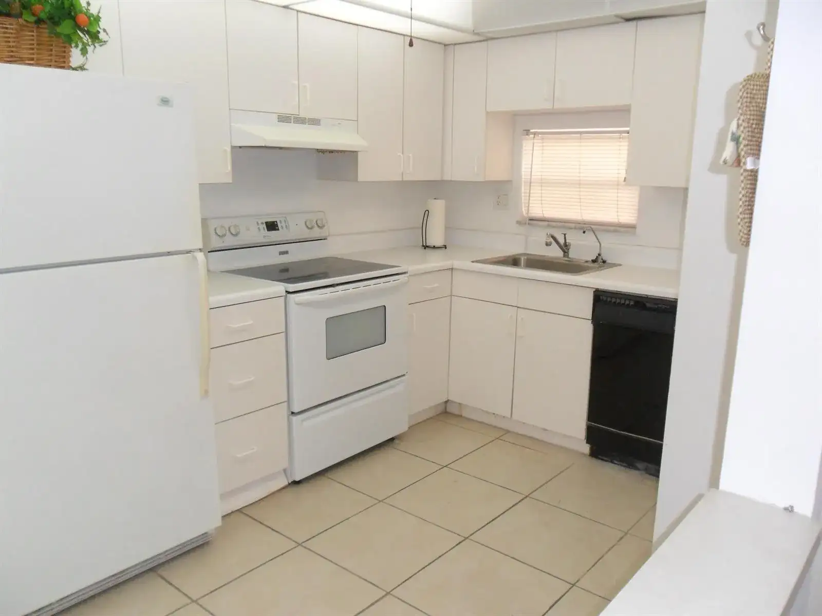 681 S Hollybrook Drive # 105, Pembroke Pines FL 33025 photo 4