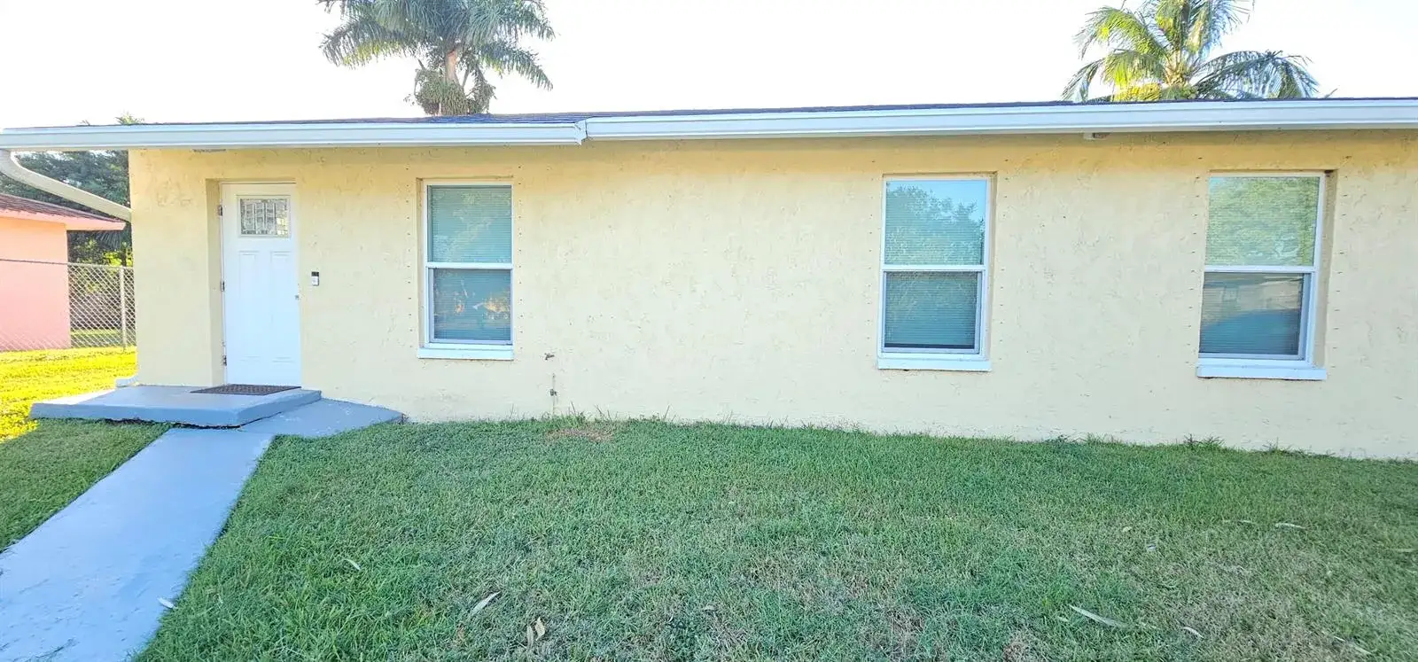 323 Seminole Court, Pahokee FL 33476 photo 2