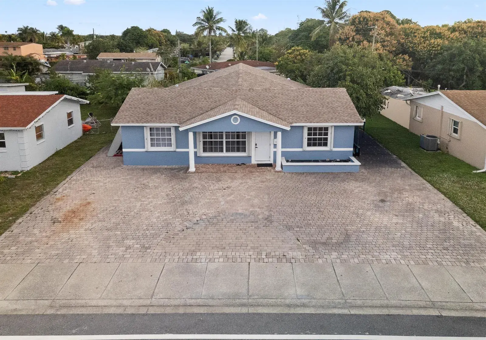 5772 N Haverhill Road N, West Palm Beach FL 33407