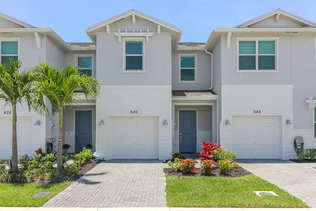 640 SE Lake Falls Street, Port St. Lucie FL 34984