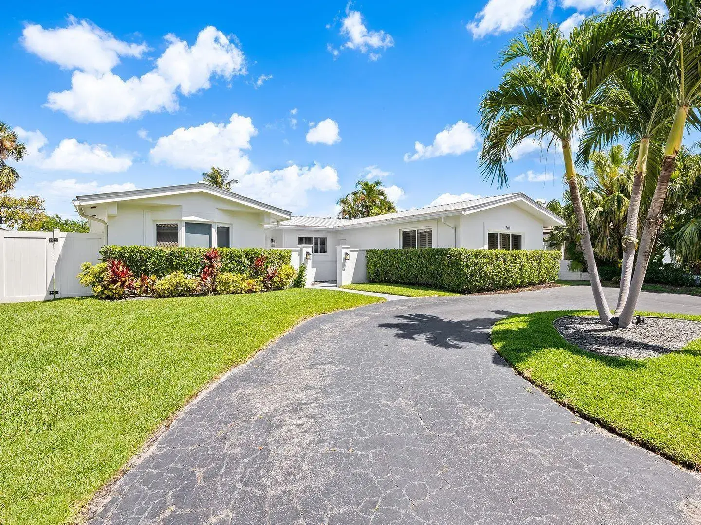 2011 NE 60th Street, Fort Lauderdale FL 33308