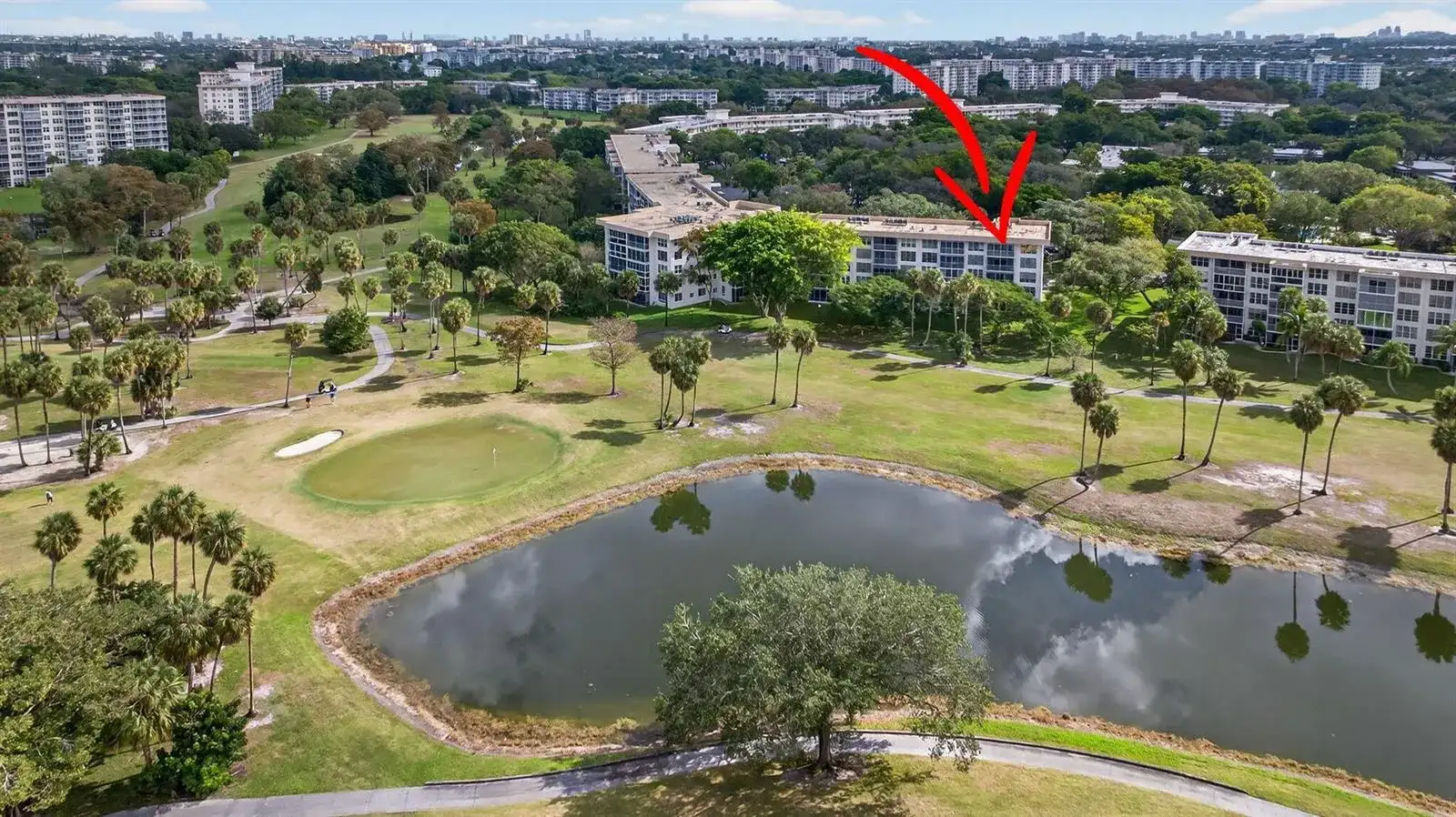 3960 Oaks Clubhouse Drive, Pompano Beach FL 33069 photo 2