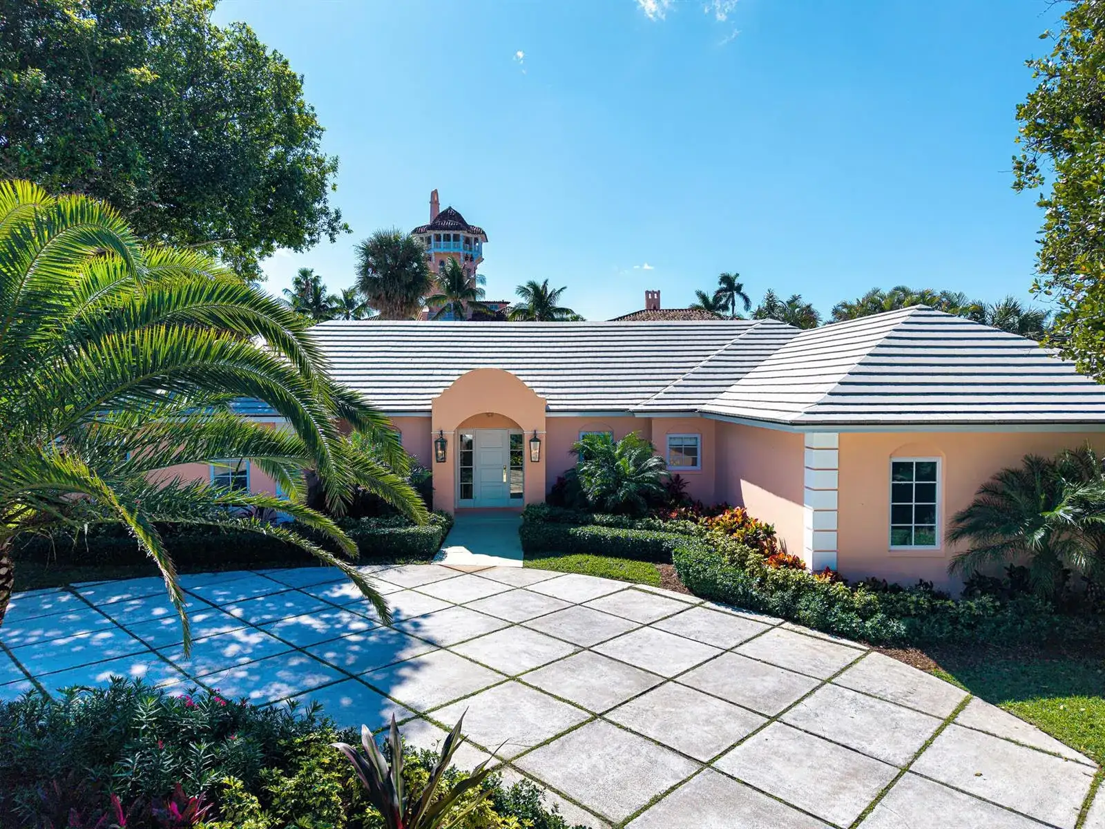 124 Woodbridge Road, Palm Beach FL 33480 photo 2