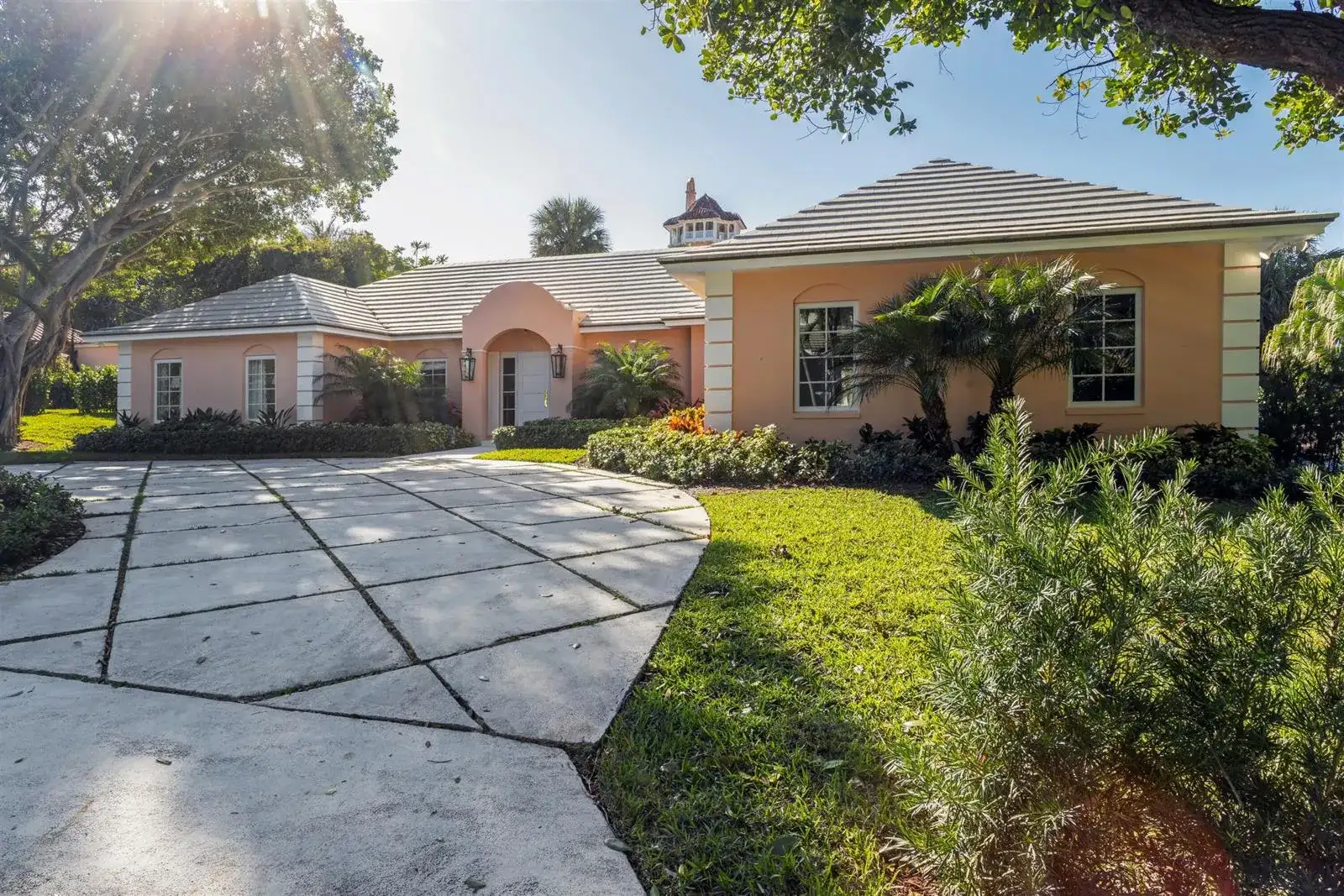 124 Woodbridge Road, Palm Beach FL 33480 photo 3