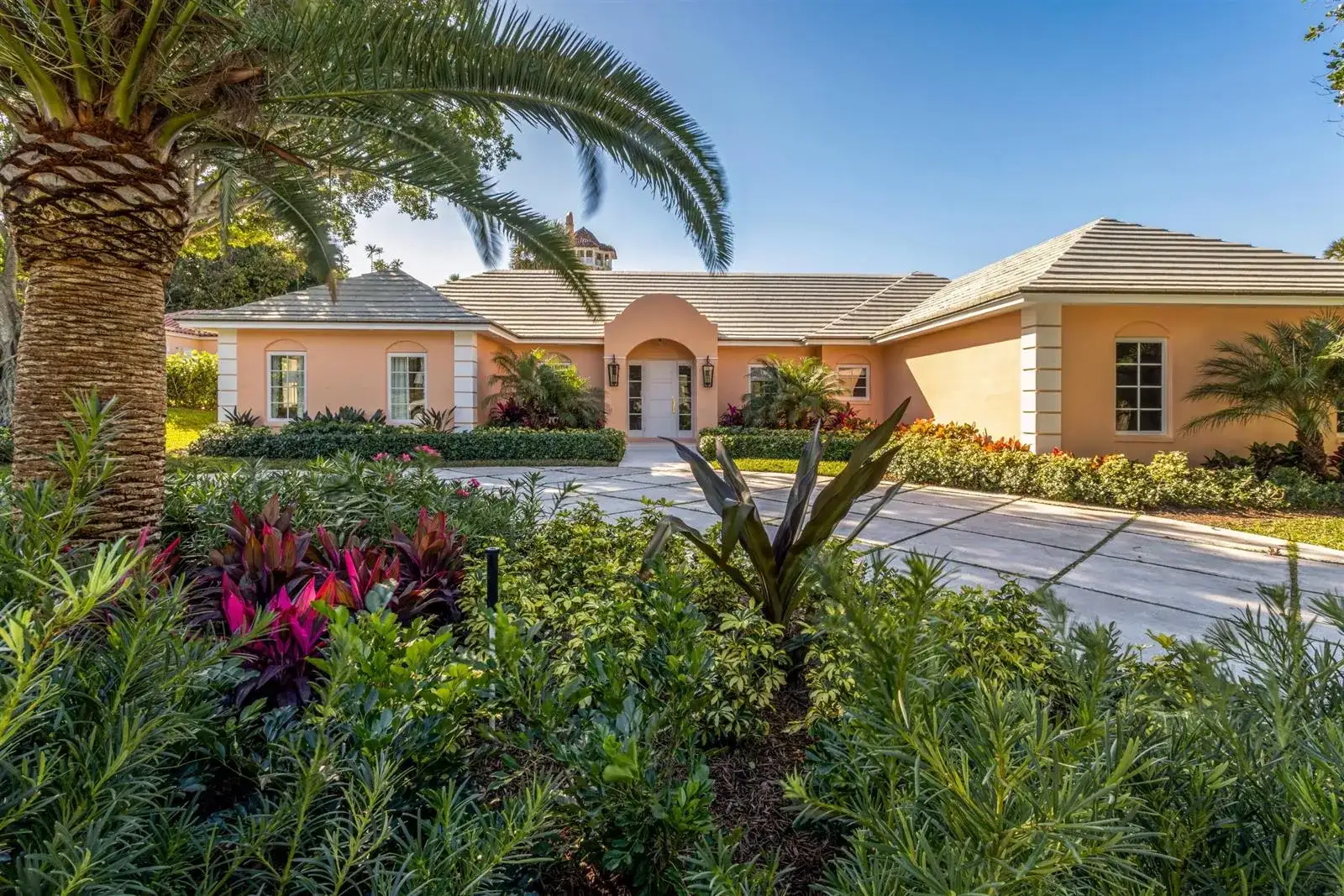 124 Woodbridge Road, Palm Beach FL 33480 photo 4