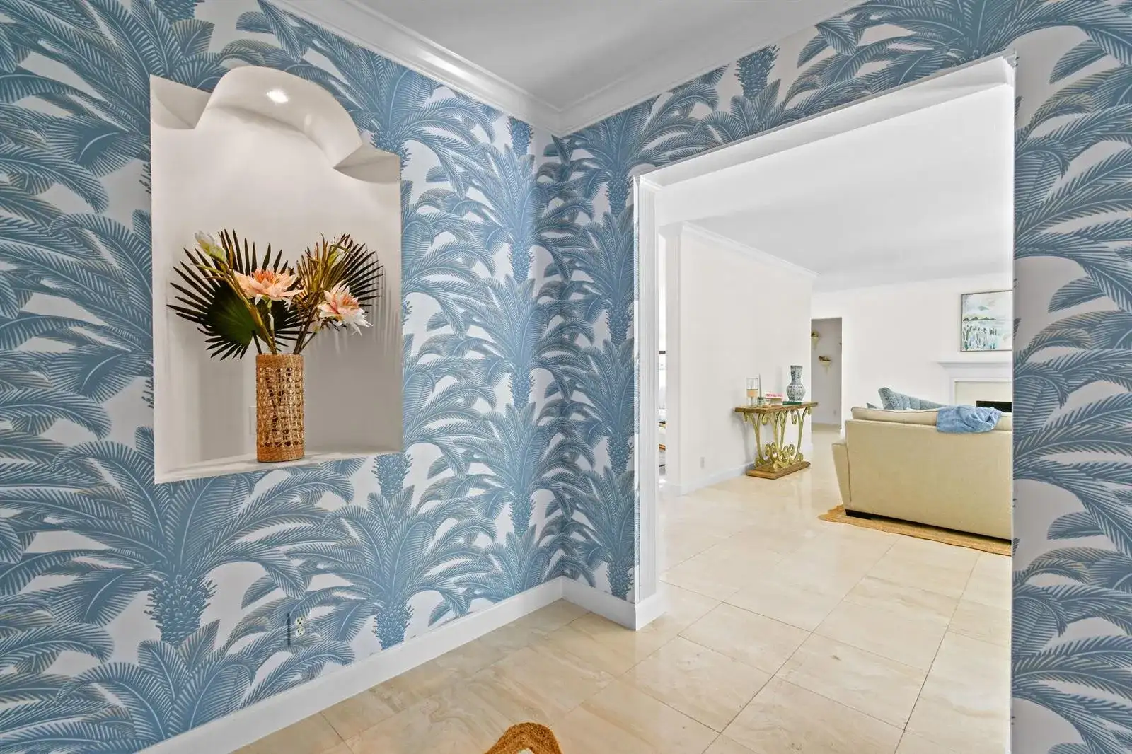 117 Via Vizcaya, Palm Beach FL 33480 photo 2