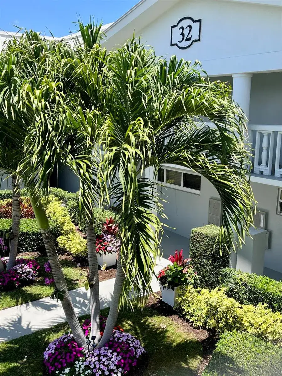 32 Colonial Club Drive # 203, Boynton Beach FL 33435