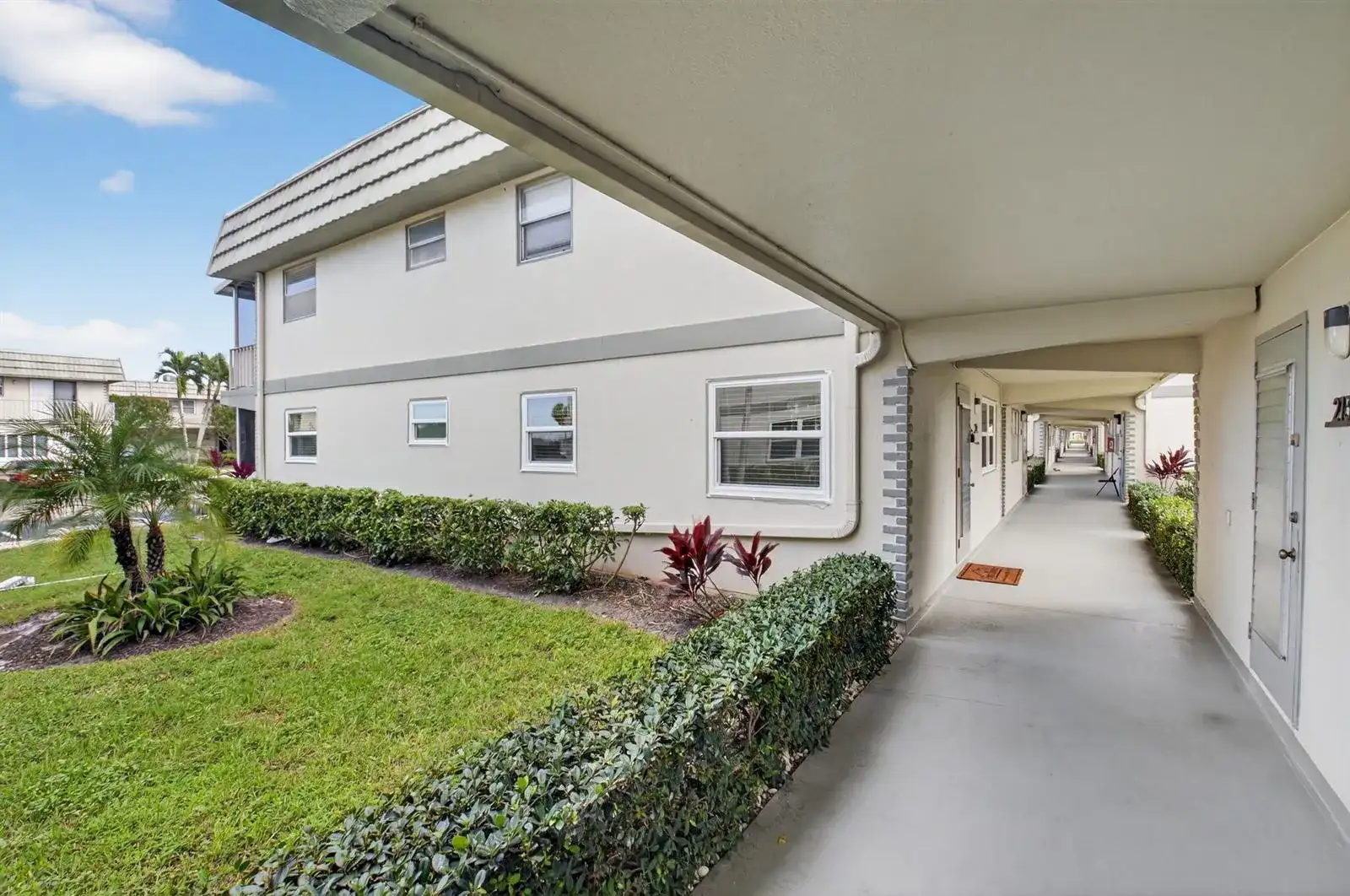 212 Monaco Way E, Delray Beach FL 33446 photo 2