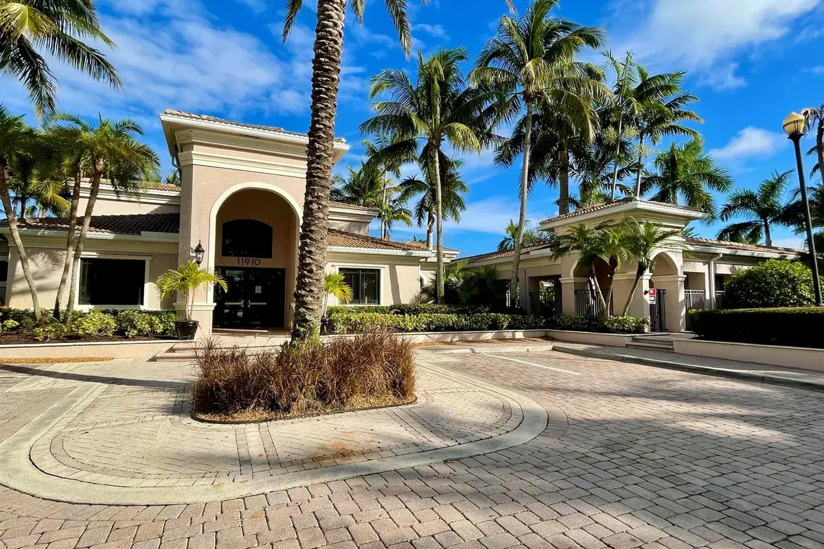 2727 Anzio Court # 108, Palm Beach Gardens FL 33410