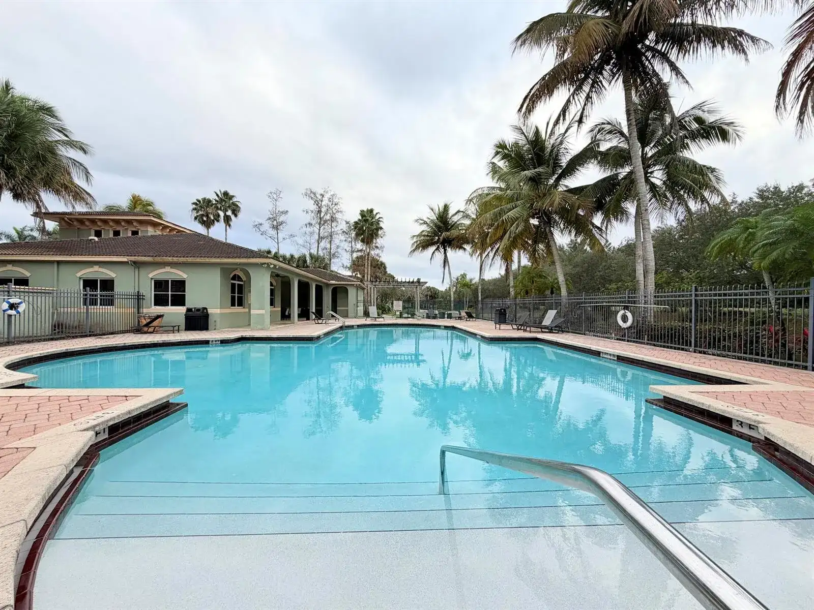 330 Crestwood Circle N # 202, Royal Palm Beach FL 33411 photo 5