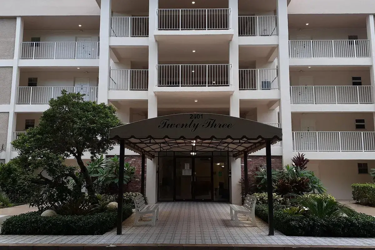 2601 S Course Drive # 203, Pompano Beach FL 33069