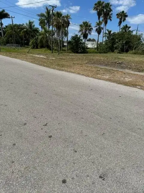 501 W Baines Terrace, Pahokee FL 33476 photo 3