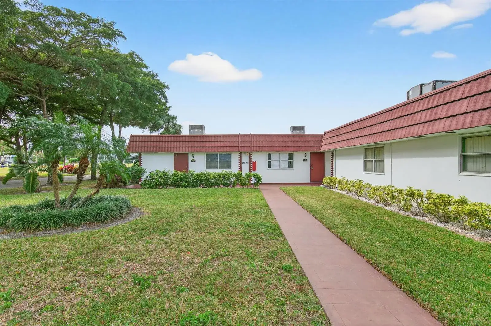 213 Waterford I, Delray Beach FL 33446 photo 2
