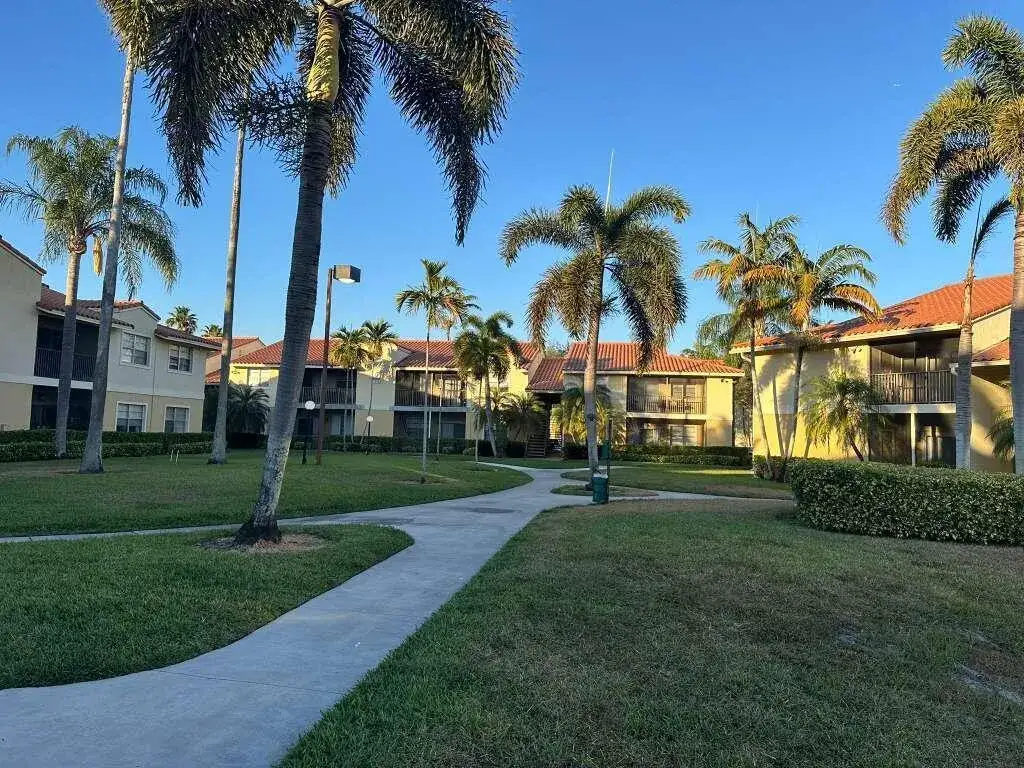 1239 SW 46th Avenue # 906, Pompano Beach FL 33069