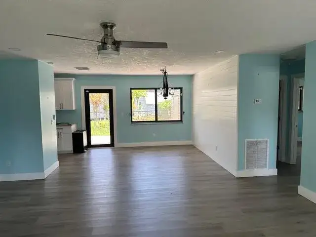 907 SE Lake Street, Stuart FL 34994 photo 2