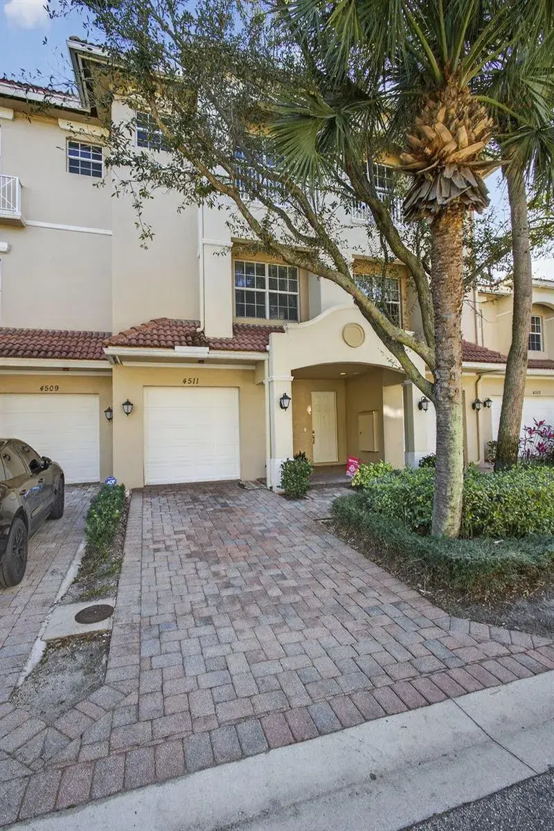 4511 Artesa Way S, Palm Beach Gardens FL 33418