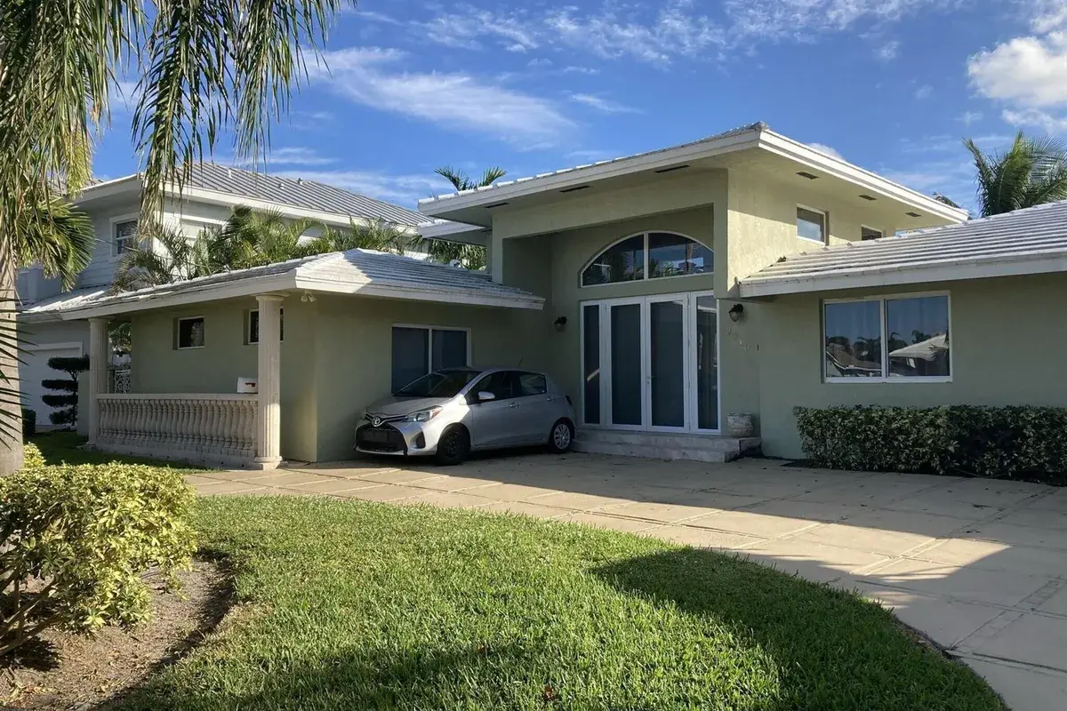 2740 NE 10th Street, Pompano Beach FL 33062