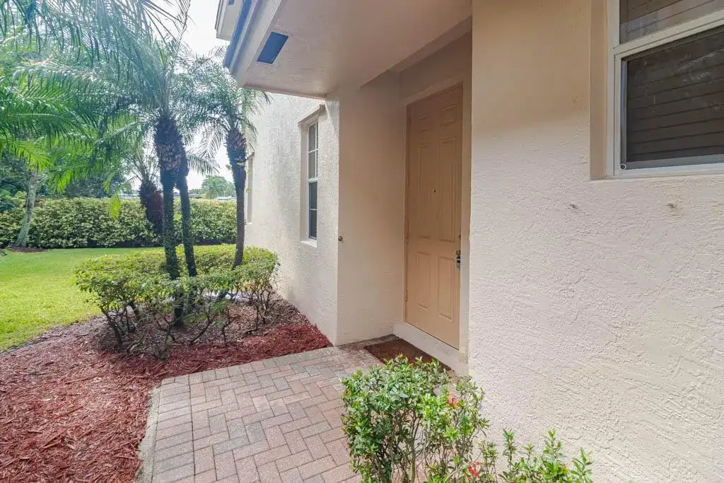 356 SE Bloxham Way, Stuart FL 34997 photo 4