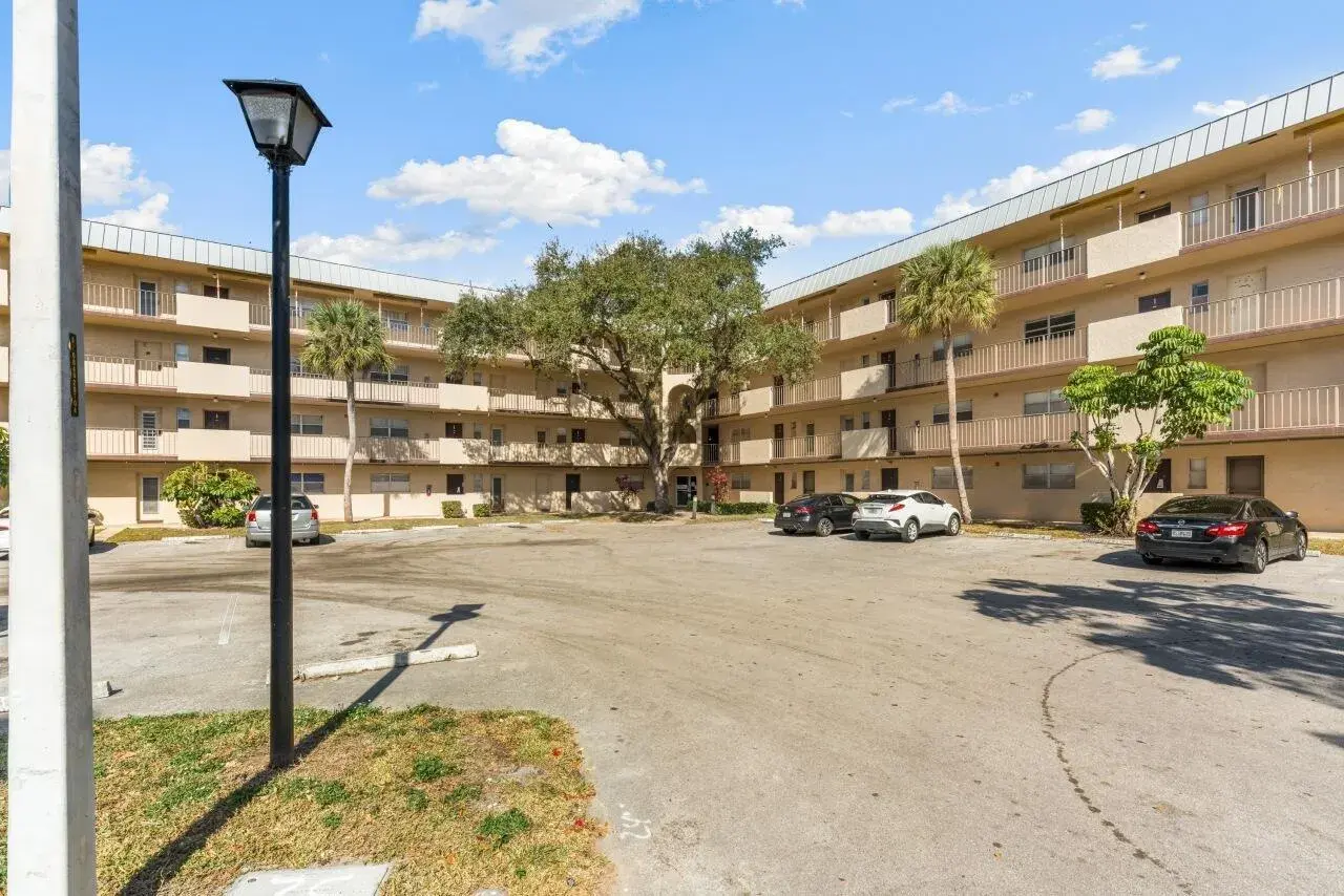 6301 N Falls Cir Drive # 307, Lauderhill FL 33319