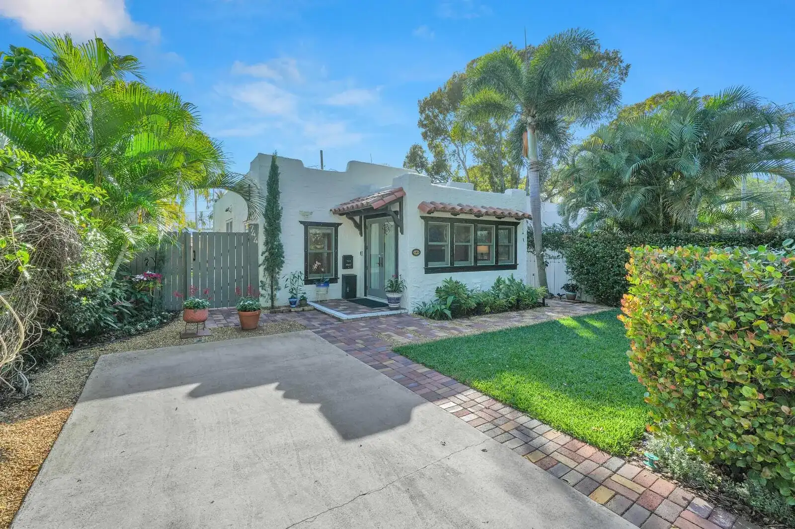 744 Penn Street, West Palm Beach FL 33401