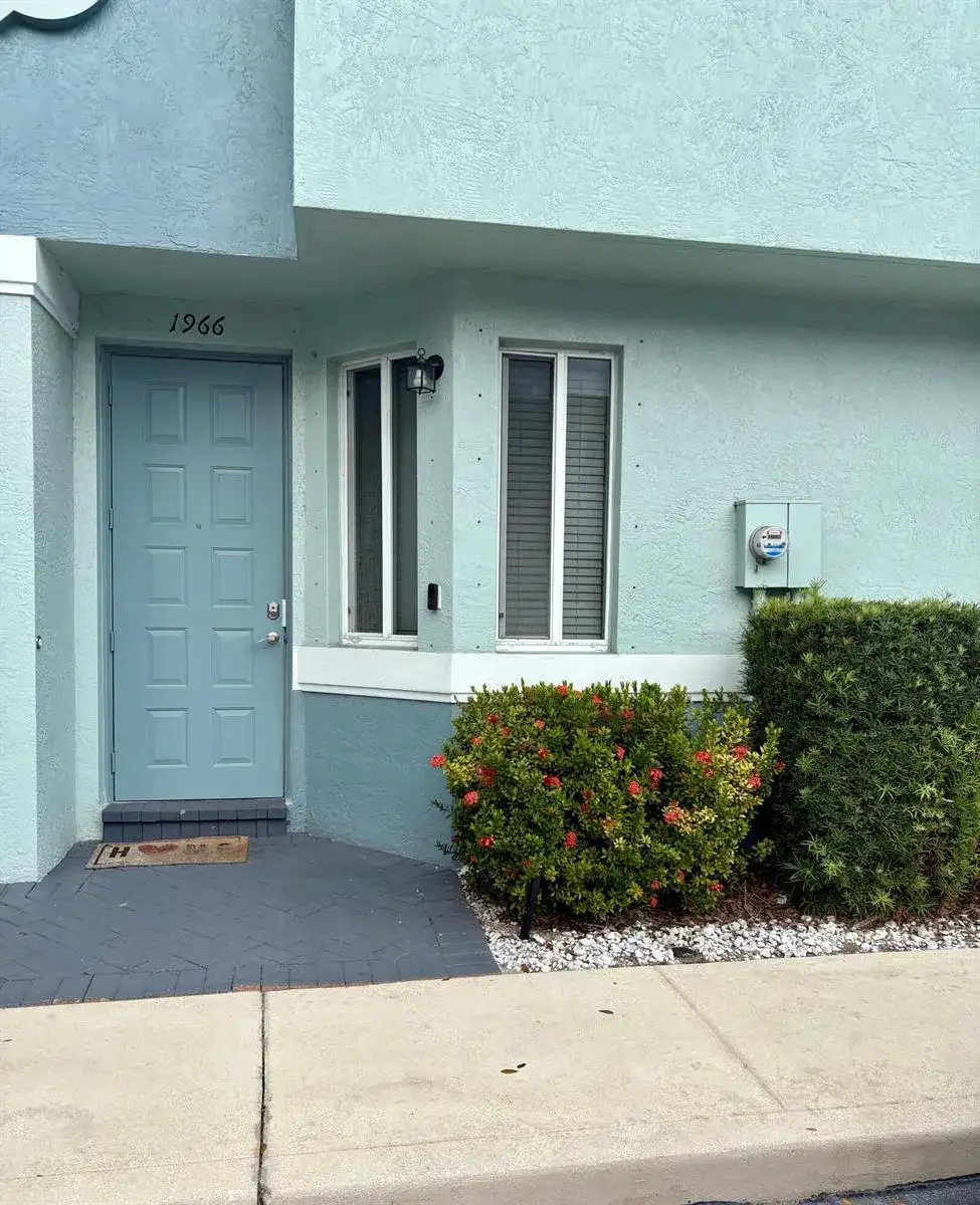 1966 Alamanda Way, Riviera Beach FL 33404 photo 2
