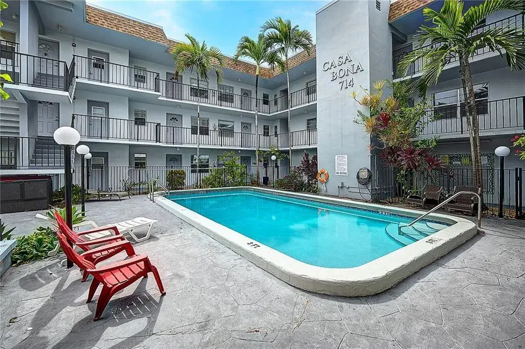 714 NE 10th Street # 205, Hallandale Beach FL 33009
