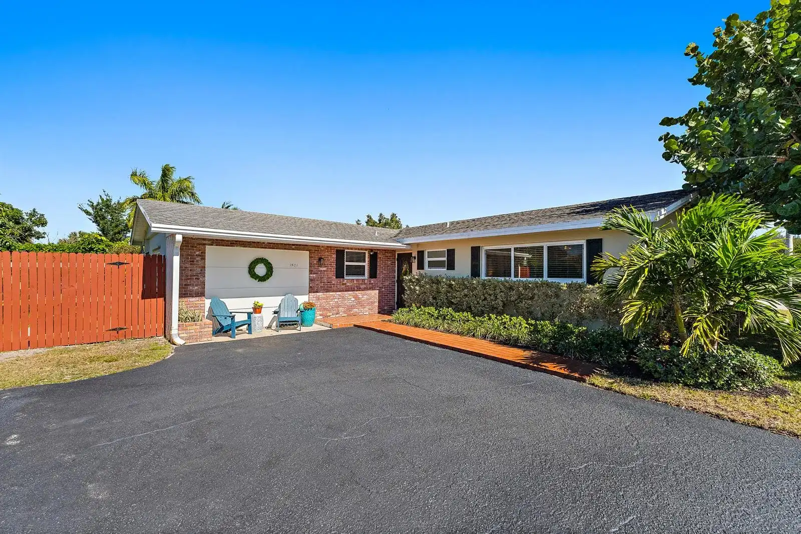 1401 N Lake Court, Lake Clarke Shores FL 33406
