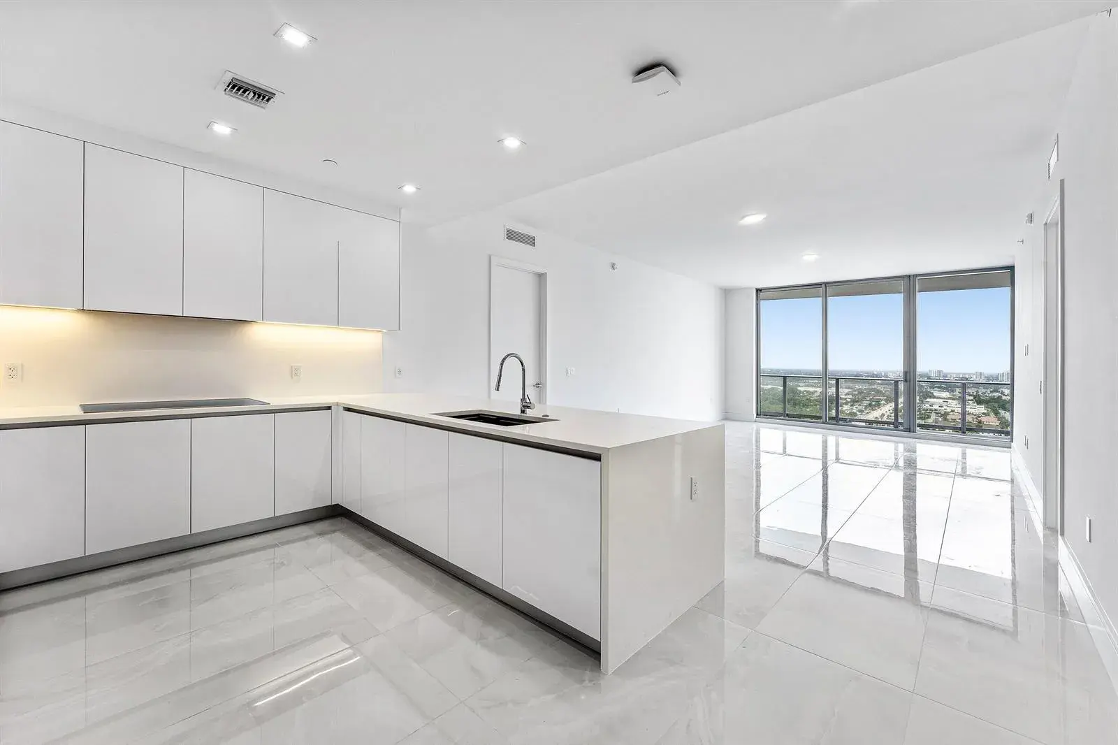 220 Lake Shore Drive # 2005, Lake Park FL 33403