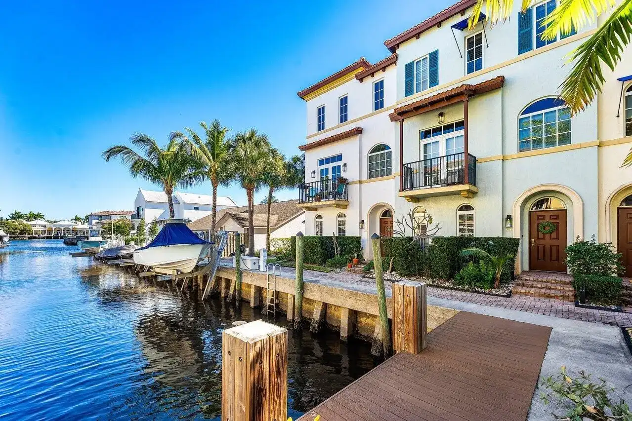813 Estancia Way, Boynton Beach FL 33435