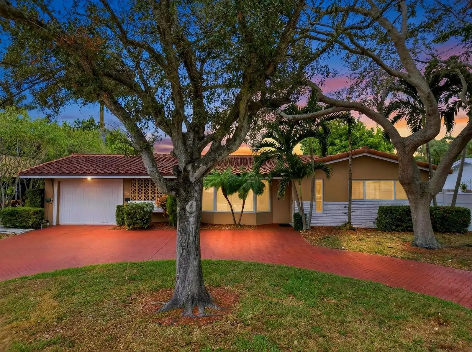 1921 NE 28th Court, Lighthouse Point FL 33064