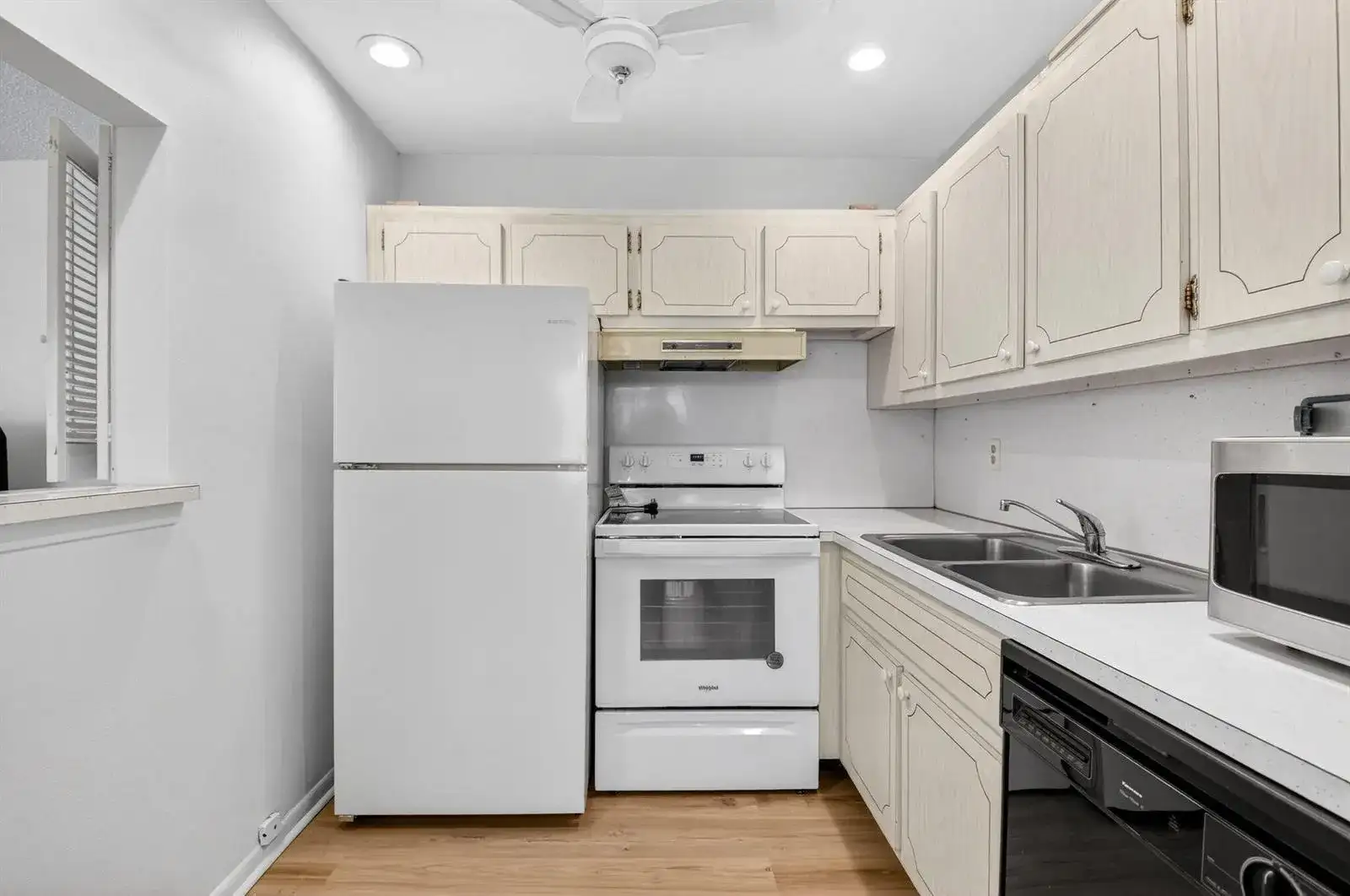 480 Horizon W # 205, Boynton Beach FL 33435 photo 2