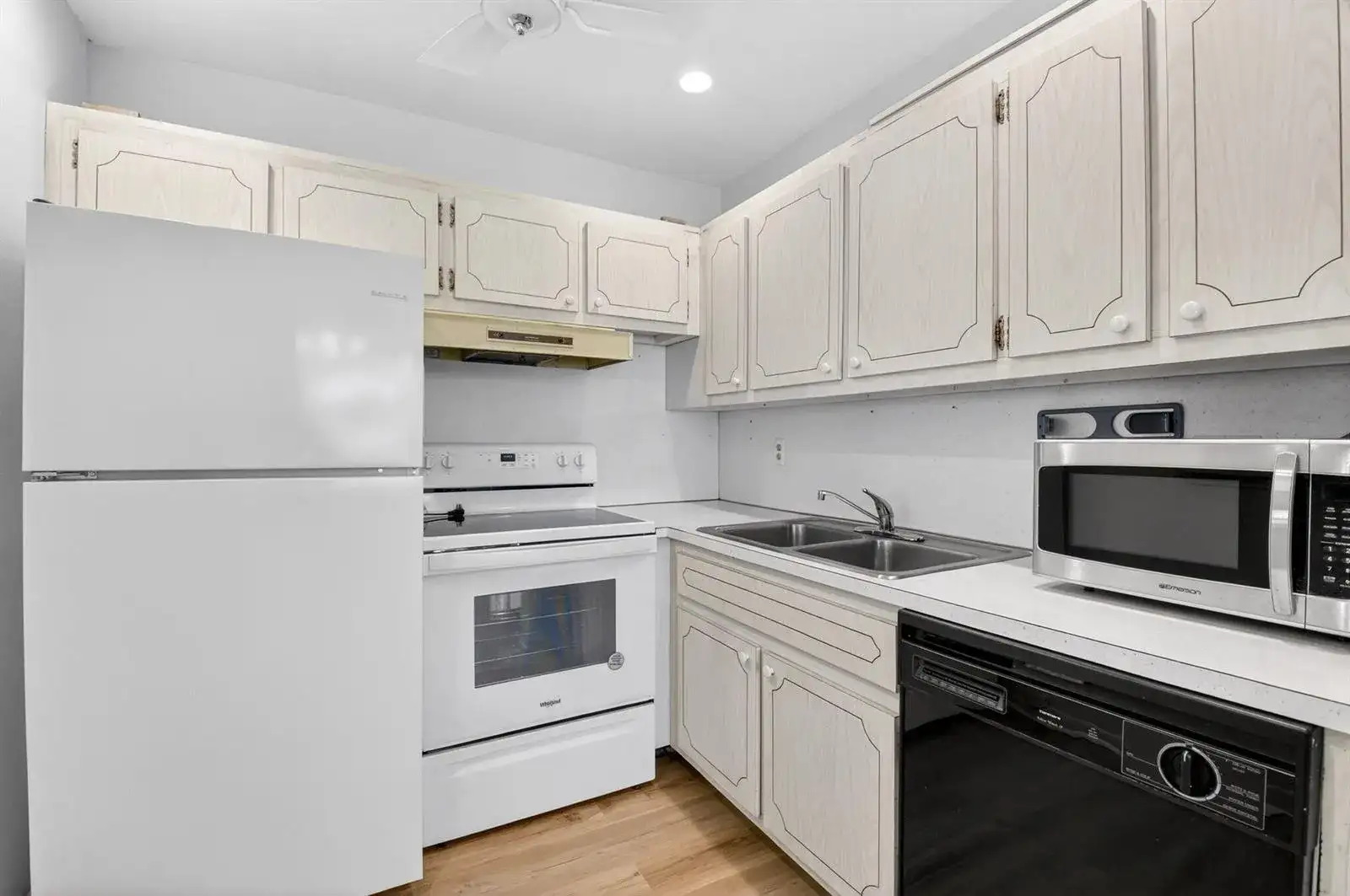 480 Horizon W # 205, Boynton Beach FL 33435 photo 4
