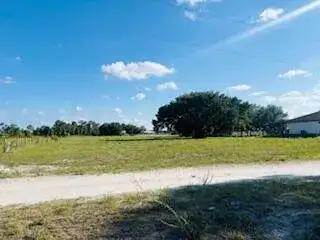 7621 17th Place, FL 33935 photo 3