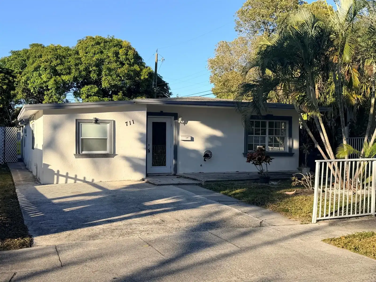 711 Fernwood Drive, West Palm Beach FL 33405