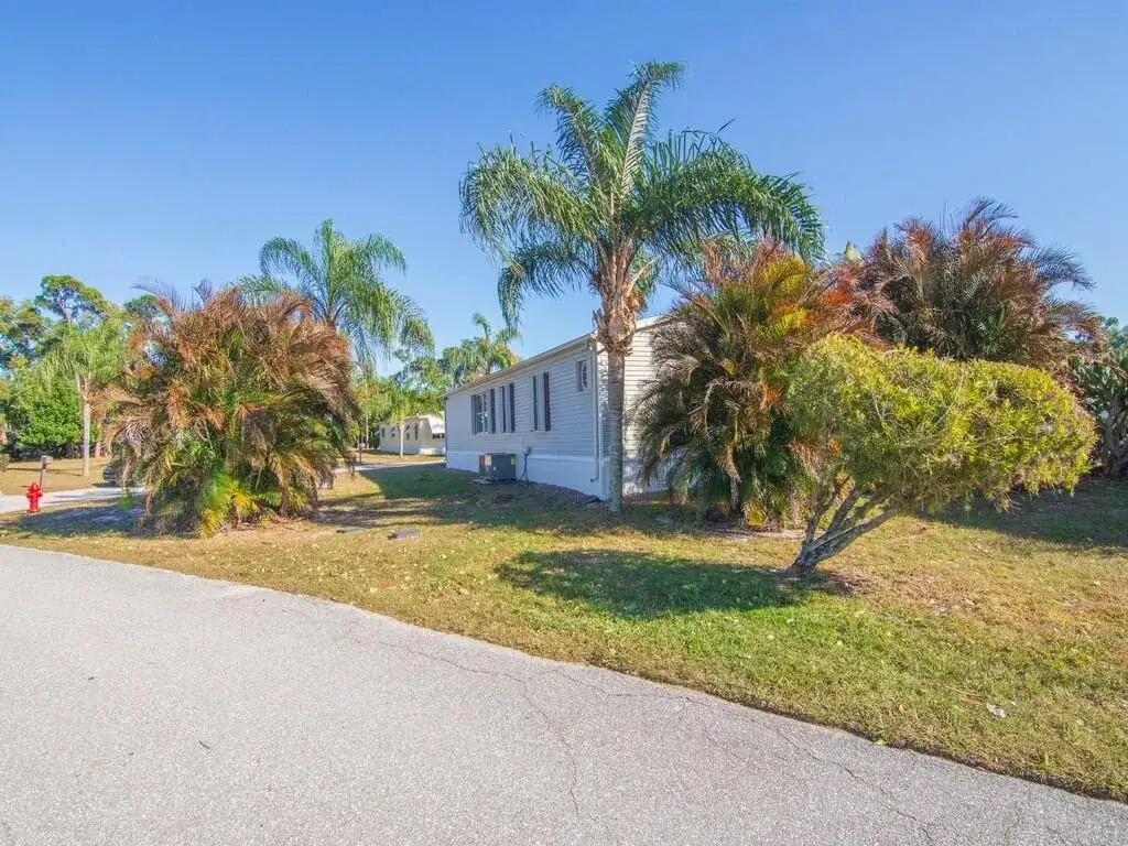 43 Montilla Way, Port St. Lucie FL 34952 photo 5