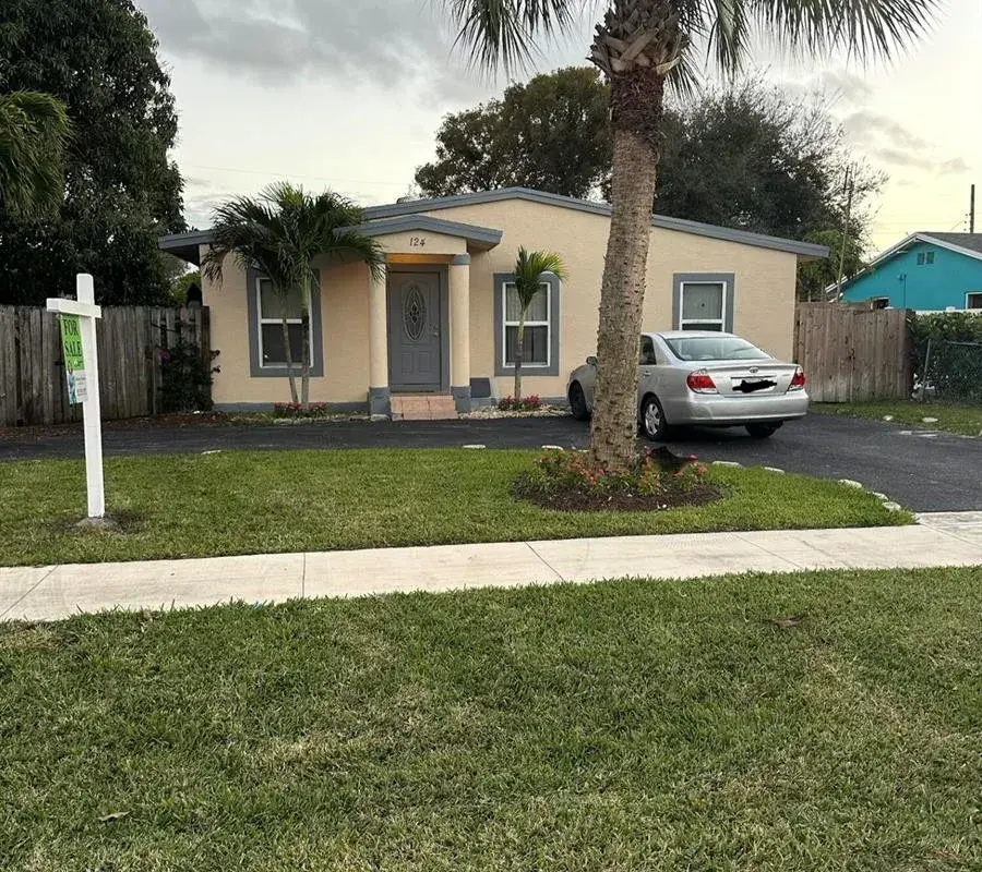 124 SW 10th Avenue, Boynton Beach FL 33435